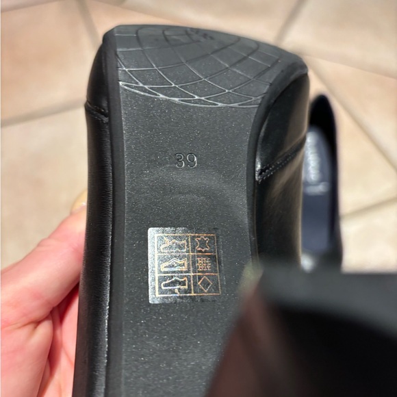 DorKing by Fluchos Black Pump Heels - Picture 3 of 4